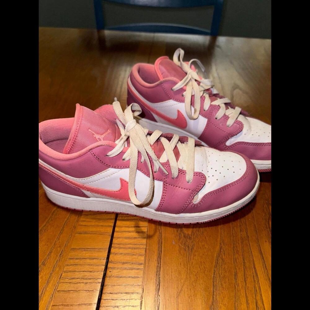 Pink Red Orange Low Jordan 1’s Light Worn Junior 7Y Women’s 7.5